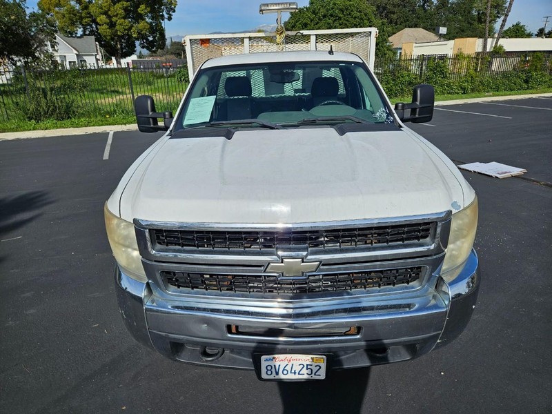 Chevrolet Silverado 2500HD Vehicle Full-screen Gallery Image 03