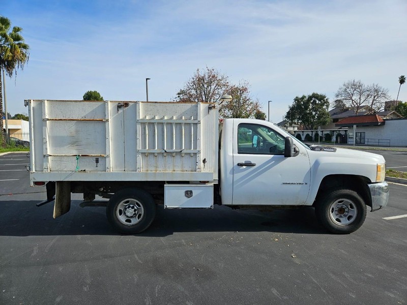 Chevrolet Silverado 2500HD Vehicle Full-screen Gallery Image 05