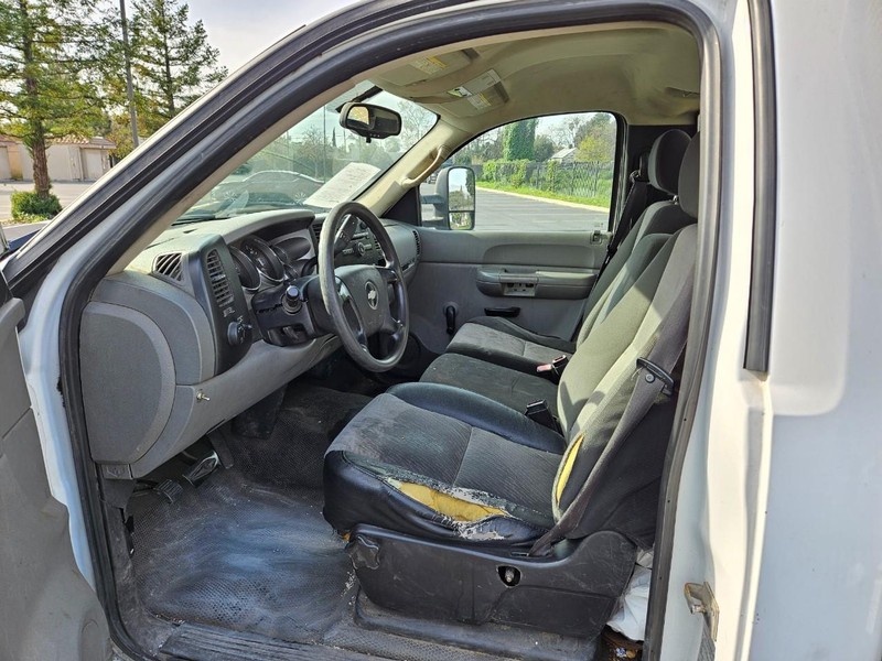 Chevrolet Silverado 2500HD Vehicle Full-screen Gallery Image 08