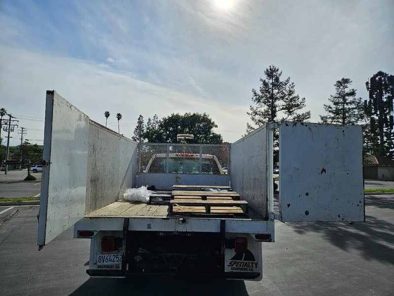 Chevrolet Silverado 2500HD Vehicle Full-screen Gallery Image 09