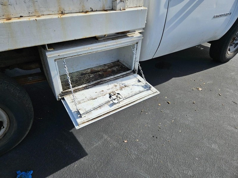 Chevrolet Silverado 2500HD Vehicle Full-screen Gallery Image 10