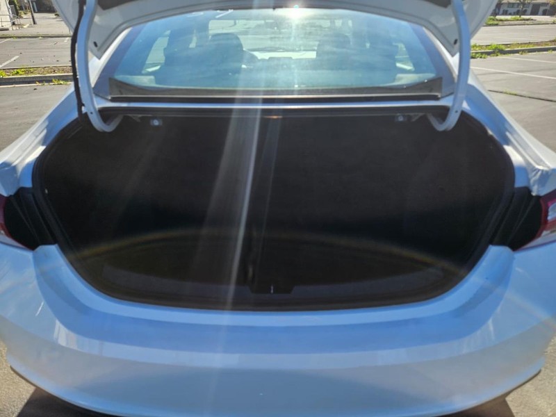 Chevrolet Malibu Vehicle Full-screen Gallery Image 10