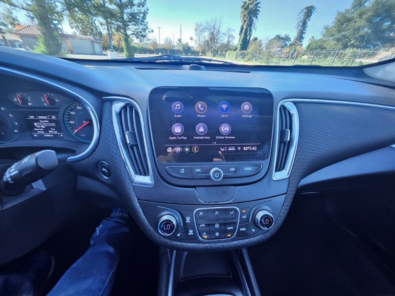 Chevrolet Malibu Vehicle Full-screen Gallery Image 16