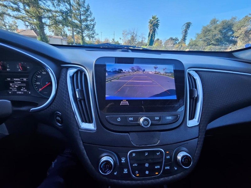 Chevrolet Malibu Vehicle Full-screen Gallery Image 17