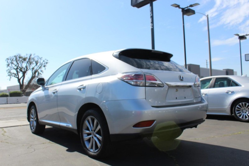 Lexus RX 450h Vehicle Full-screen Gallery Image 04