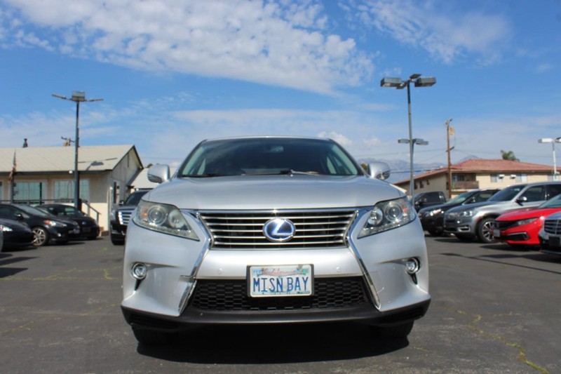 Lexus RX 450h Vehicle Full-screen Gallery Image 05