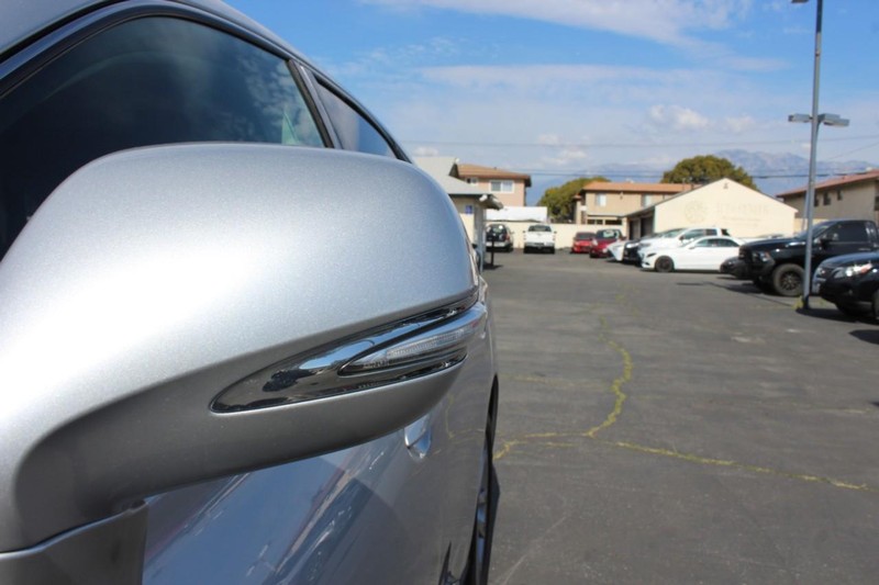 Lexus RX 450h Vehicle Full-screen Gallery Image 08