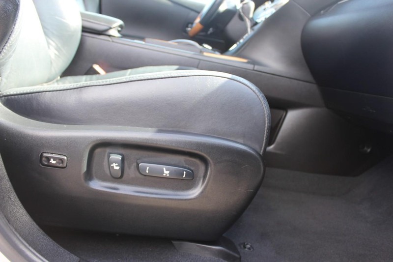 Lexus RX 450h Vehicle Full-screen Gallery Image 14