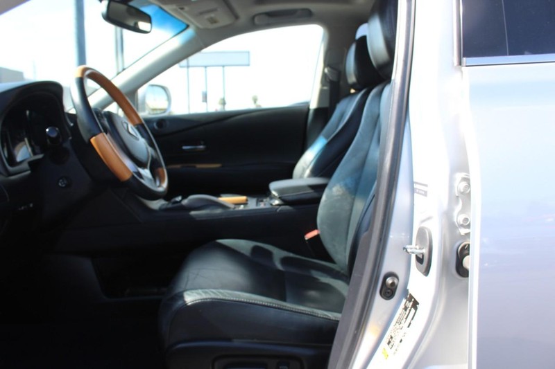 Lexus RX 450h Vehicle Full-screen Gallery Image 15