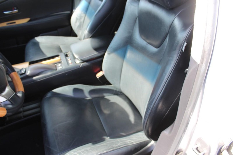 Lexus RX 450h Vehicle Full-screen Gallery Image 16