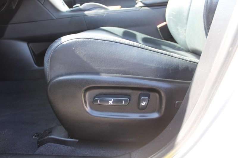 Lexus RX 450h Vehicle Full-screen Gallery Image 18