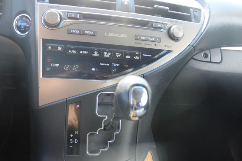 Lexus RX 450h Vehicle Full-screen Gallery Image 23