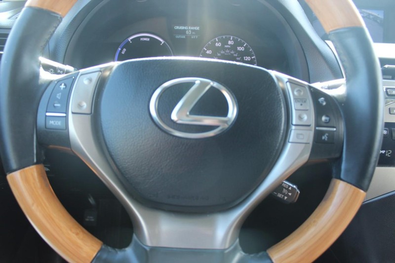 Lexus RX 450h Vehicle Full-screen Gallery Image 24