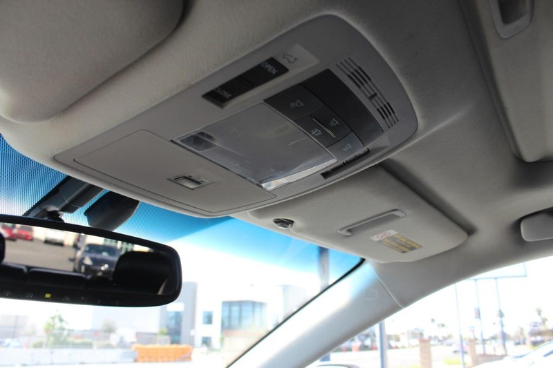 Lexus RX 450h Vehicle Full-screen Gallery Image 29