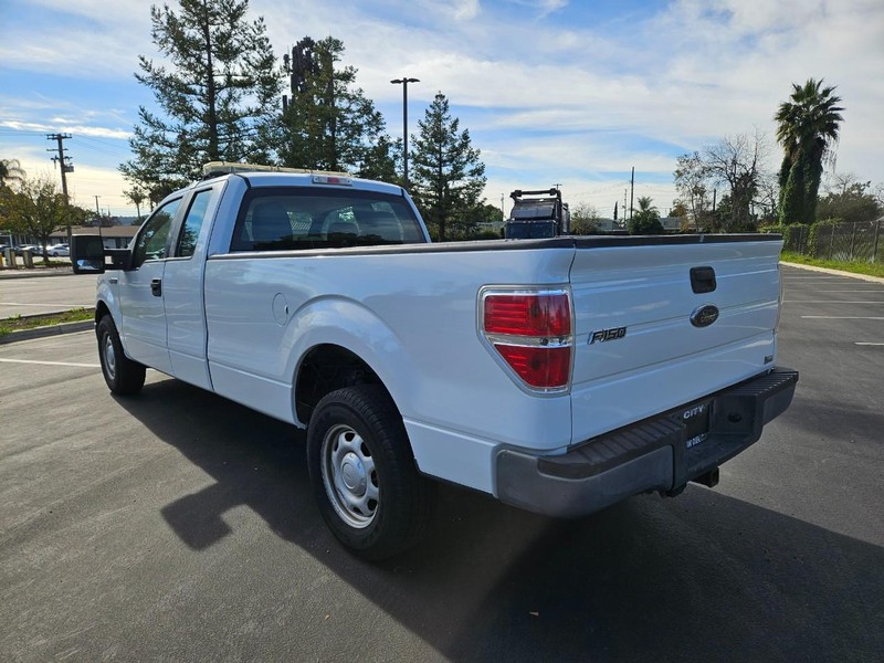 Ford F-150 Vehicle Full-screen Gallery Image 03