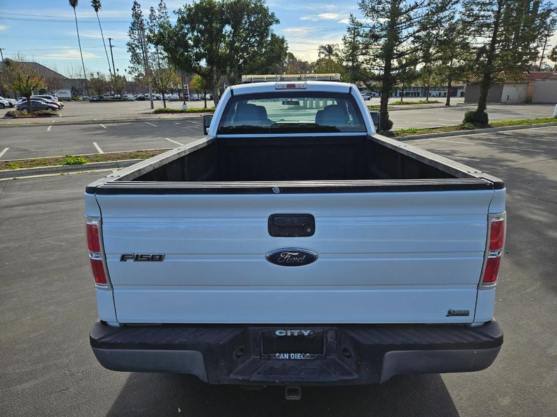 Ford F-150 Vehicle Full-screen Gallery Image 04