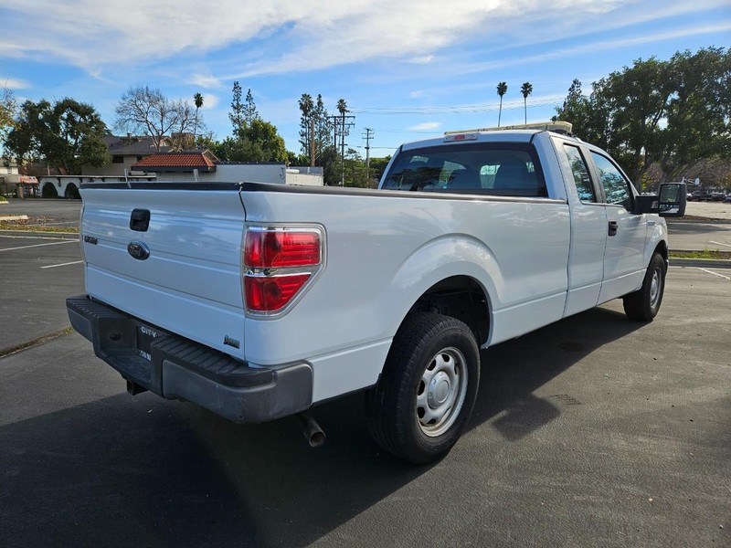 Ford F-150 Vehicle Full-screen Gallery Image 05