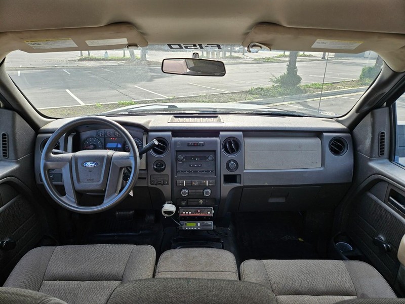 Ford F-150 Vehicle Full-screen Gallery Image 09