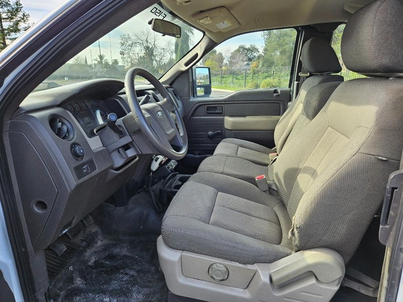 Ford F-150 Vehicle Full-screen Gallery Image 11