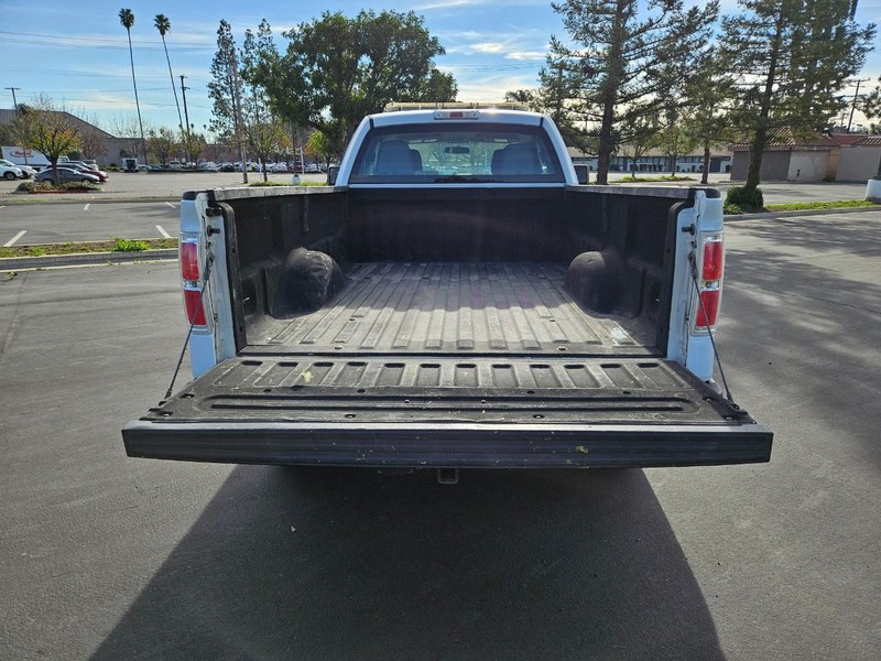 Ford F-150 Vehicle Full-screen Gallery Image 13