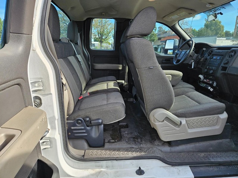 Ford F-150 Vehicle Full-screen Gallery Image 14