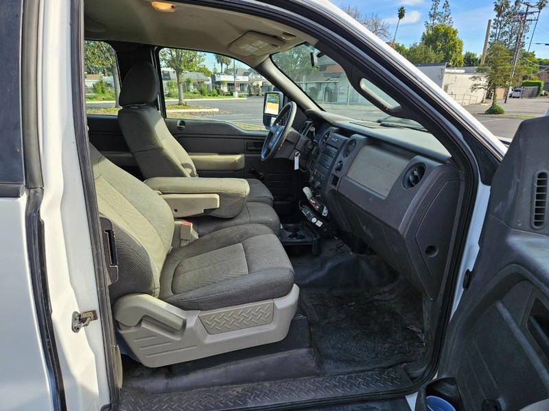 Ford F-150 Vehicle Full-screen Gallery Image 15