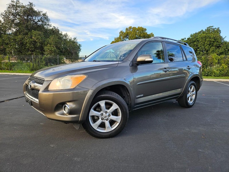 Toyota RAV4 Vehicle Full-screen Gallery Image 01