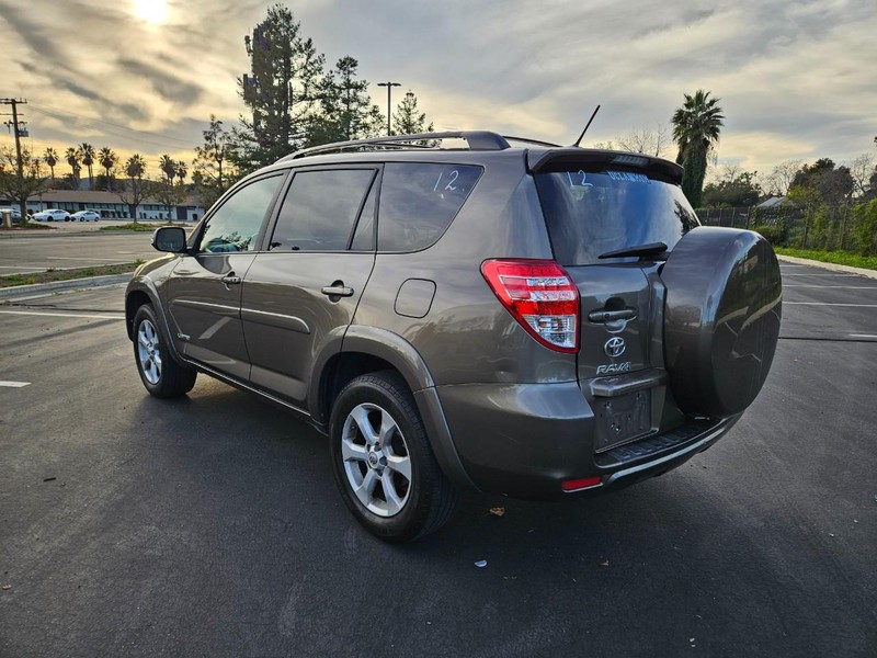 Toyota RAV4 Vehicle Full-screen Gallery Image 03