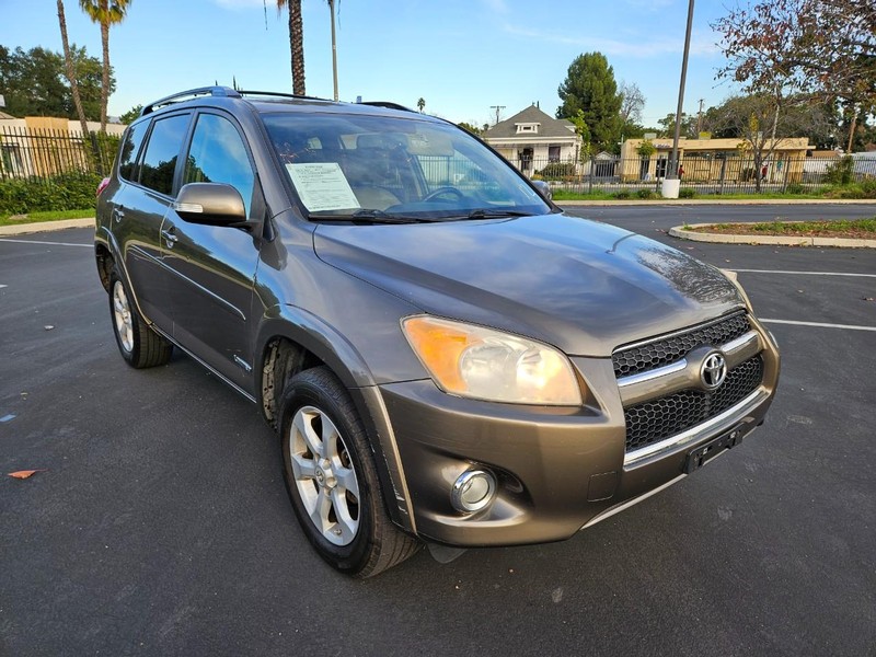 Toyota RAV4 Vehicle Full-screen Gallery Image 07