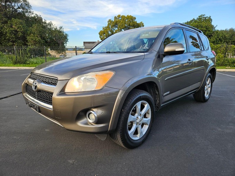 Toyota RAV4 Vehicle Full-screen Gallery Image 17