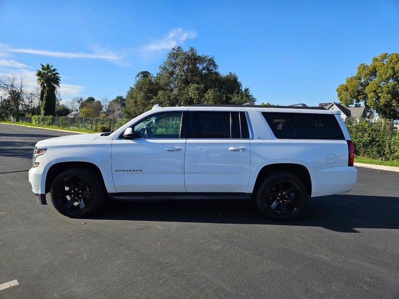 Chevrolet Suburban Vehicle Full-screen Gallery Image 03