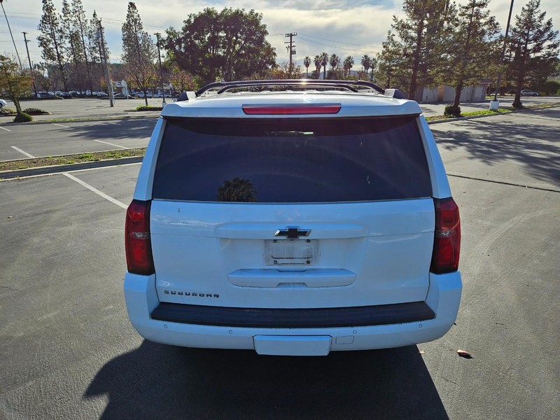 Chevrolet Suburban Vehicle Full-screen Gallery Image 05