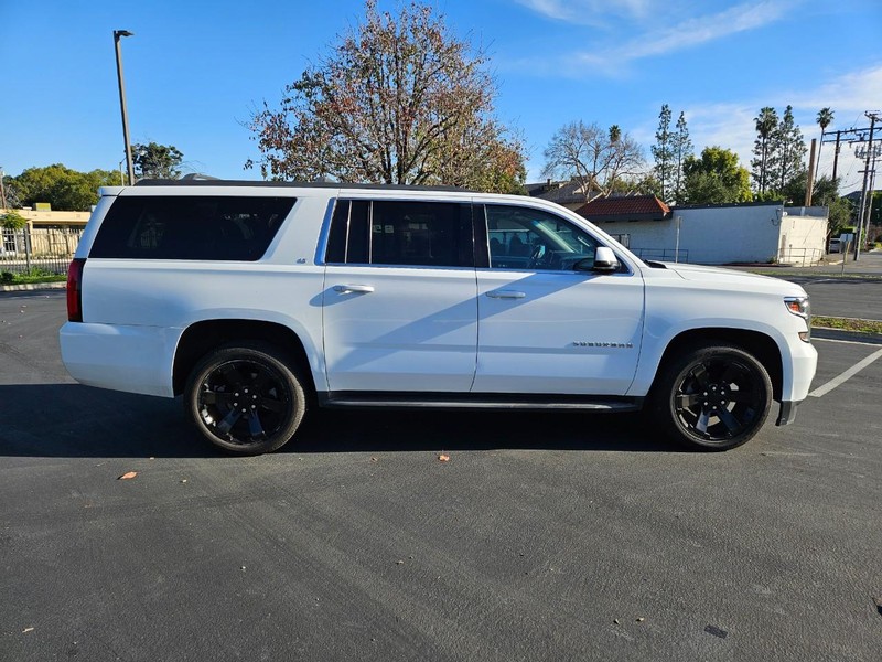 Chevrolet Suburban Vehicle Full-screen Gallery Image 07