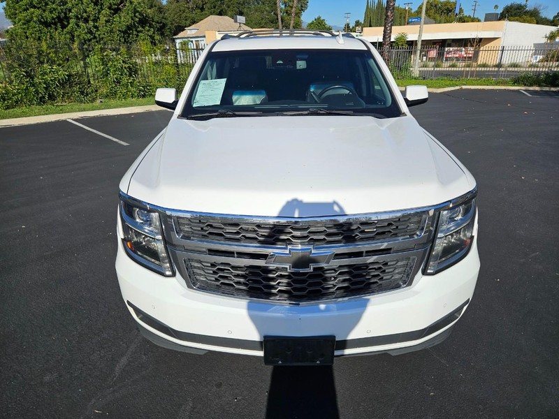 Chevrolet Suburban Vehicle Full-screen Gallery Image 09