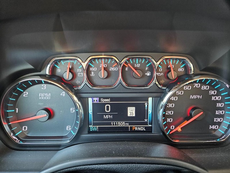 Chevrolet Suburban Vehicle Full-screen Gallery Image 12