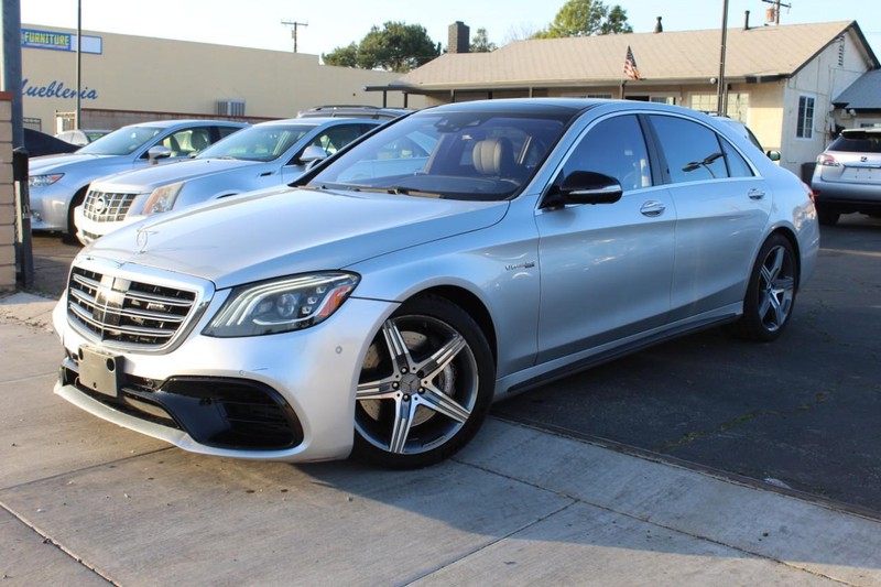 Mercedes-Benz S-Class Vehicle Full-screen Gallery Image 01