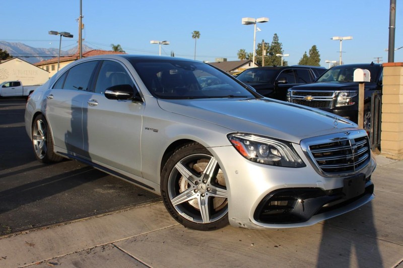 Mercedes-Benz S-Class Vehicle Full-screen Gallery Image 02
