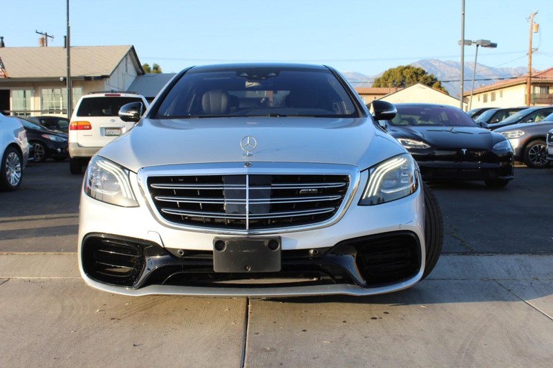 Mercedes-Benz S-Class Vehicle Full-screen Gallery Image 03