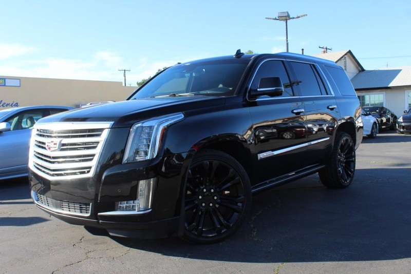 Cadillac Escalade Vehicle Full-screen Gallery Image 01