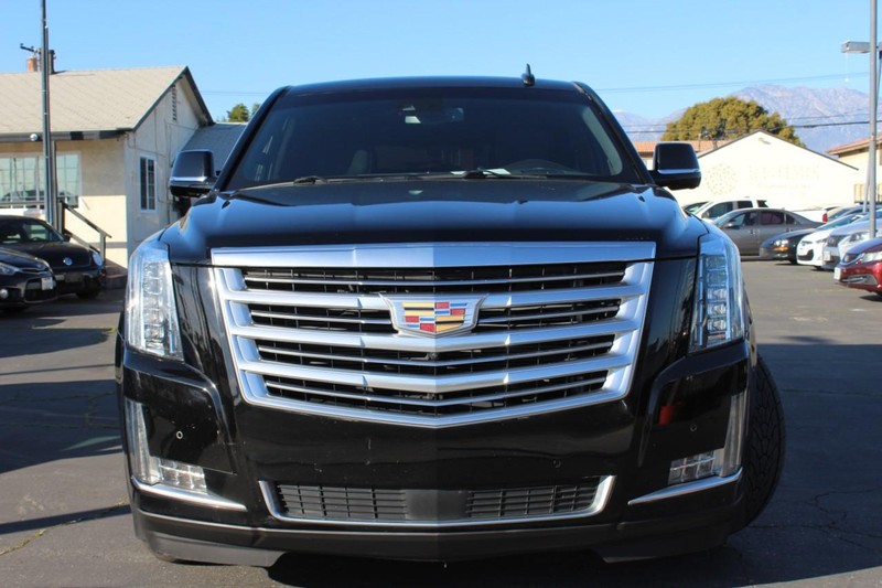 Cadillac Escalade Vehicle Full-screen Gallery Image 03