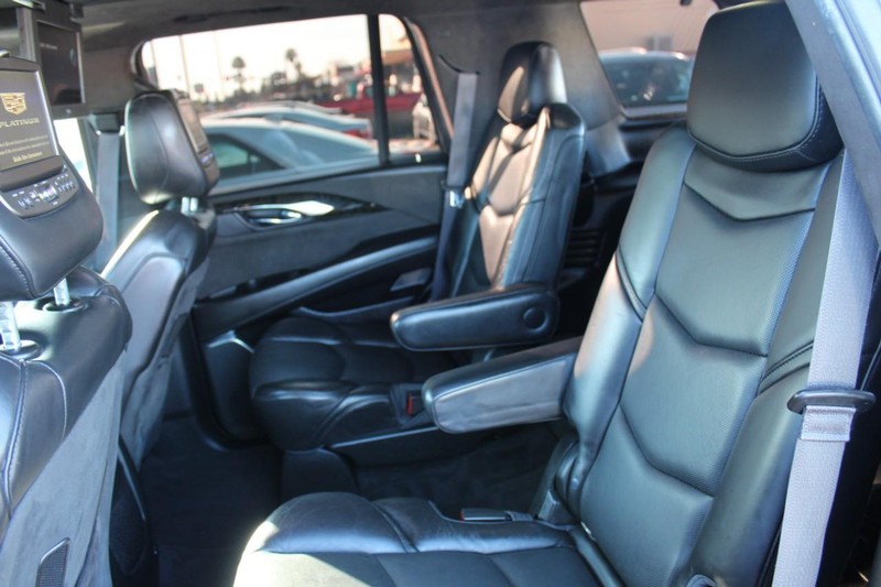 Cadillac Escalade Vehicle Full-screen Gallery Image 10