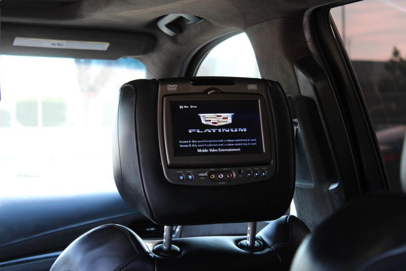 Cadillac Escalade Vehicle Full-screen Gallery Image 12