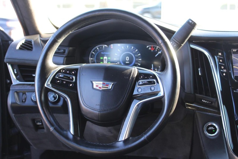 Cadillac Escalade Vehicle Full-screen Gallery Image 14