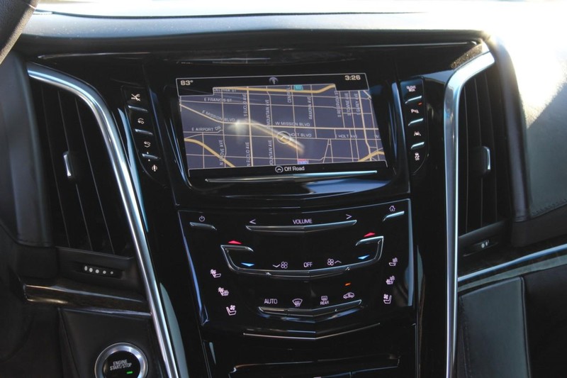 Cadillac Escalade Vehicle Full-screen Gallery Image 15