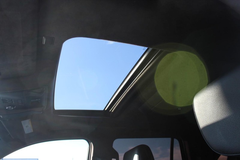 Cadillac Escalade Vehicle Full-screen Gallery Image 22