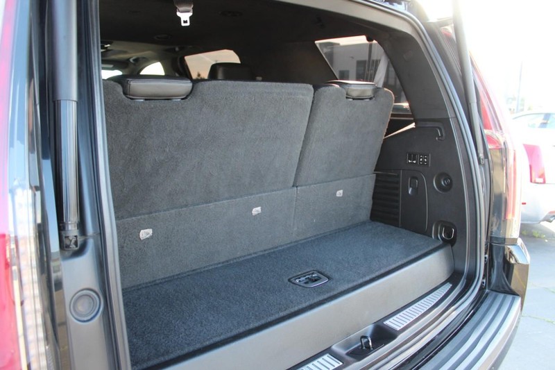 Cadillac Escalade Vehicle Full-screen Gallery Image 23