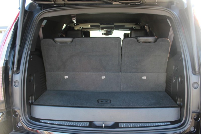 Cadillac Escalade Vehicle Full-screen Gallery Image 24