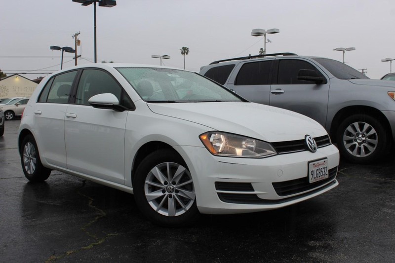 Volkswagen Golf Vehicle Full-screen Gallery Image 02