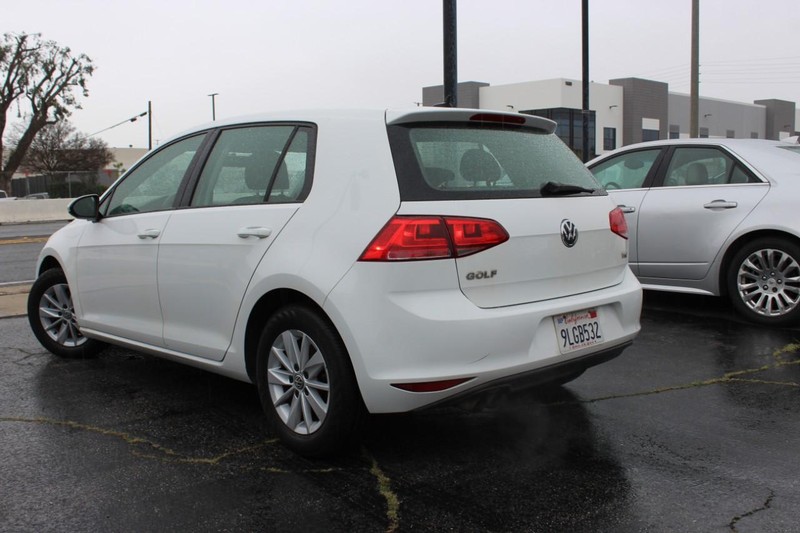 Volkswagen Golf Vehicle Full-screen Gallery Image 03