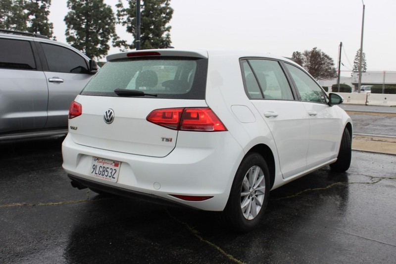 Volkswagen Golf Vehicle Full-screen Gallery Image 04